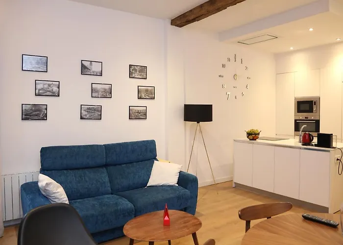 Piso Moderno A 2 Minutos Del Casco Viejo Con Parking Gratis