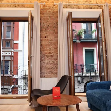 Piso Moderno A 2 Minutos Del Casco Viejo Con Parking Gratis דירה