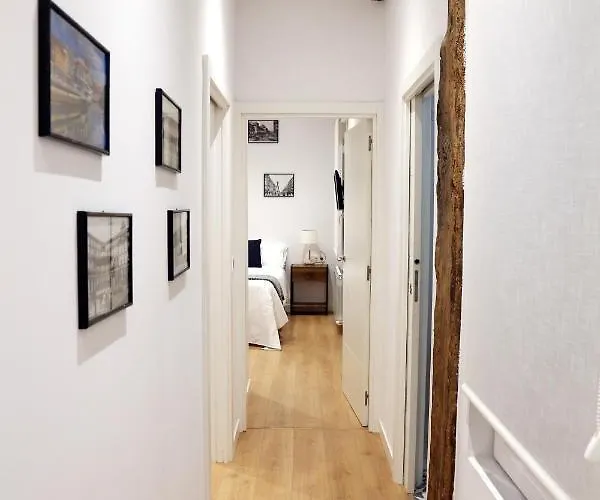 Piso Moderno A 2 Minutos Del Casco Viejo Con Parking Gratis *