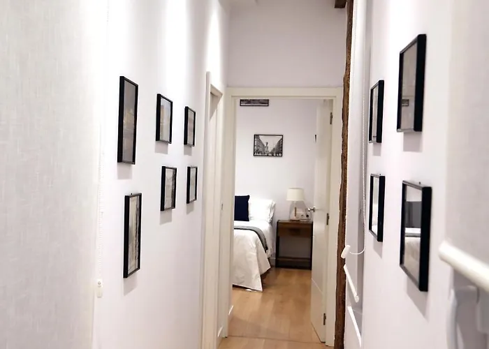 Piso Moderno A 2 Minutos Del Casco Viejo Con Parking Gratis *